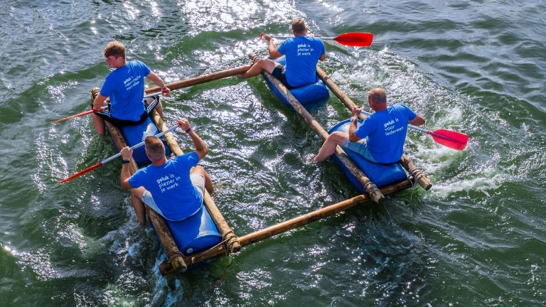 Teambuilding op het water: vlotbouwen